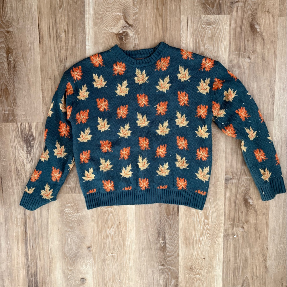 Women's leaf sweater size med